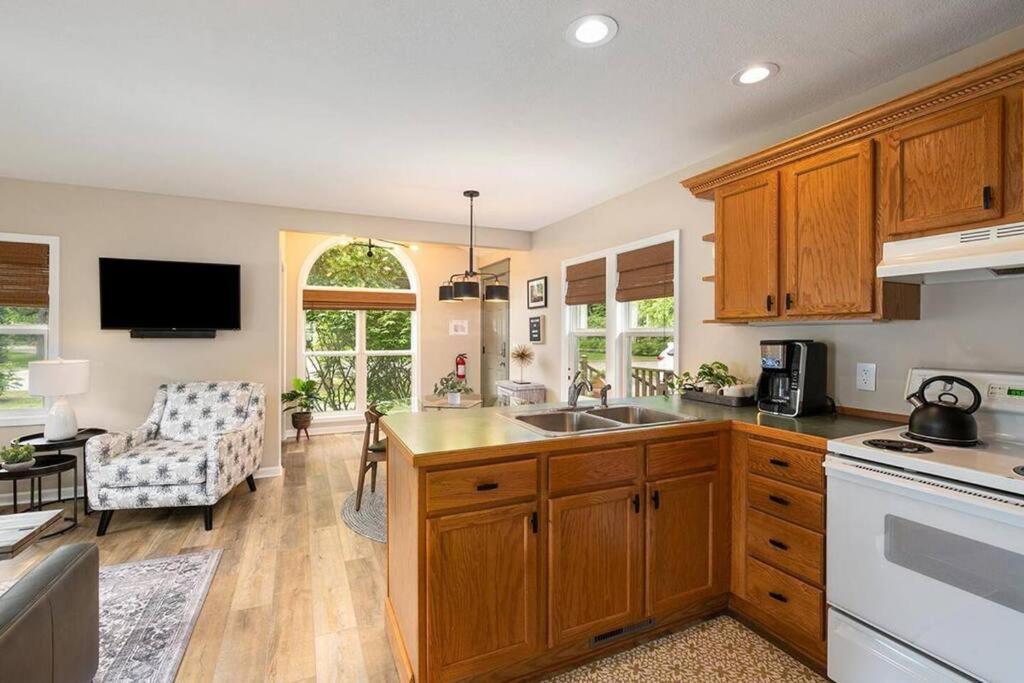 Villa 2Min Walk Downtown-Pet Friendly-Offstreet Parking Saugatuck Esterno foto